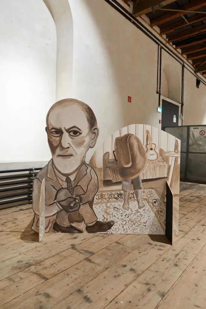 Sigmund Freud & Kind in Gitarrenhülle